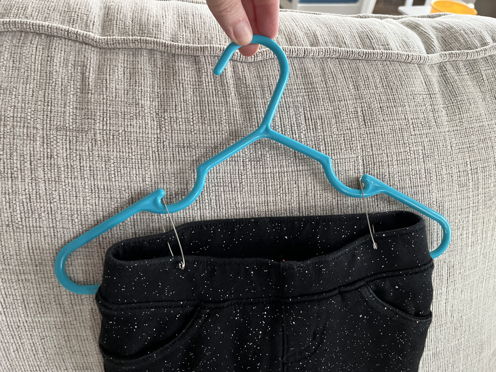 Tips for hanging clothes - Wee Ones
